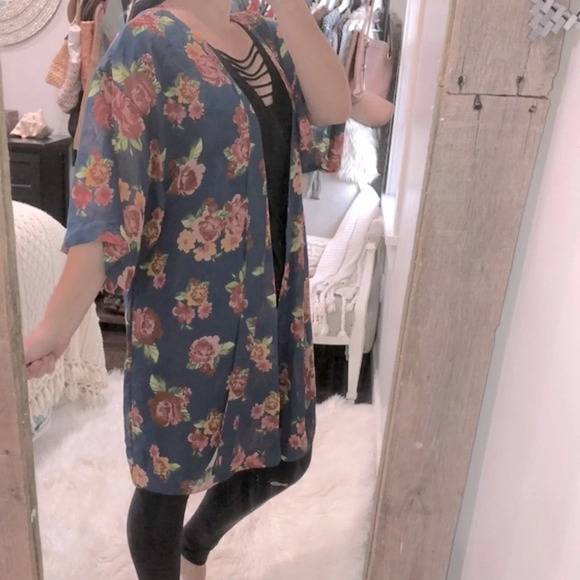 Matilda Jane size medium/large blue floral cardigan - Picture 3 of 5